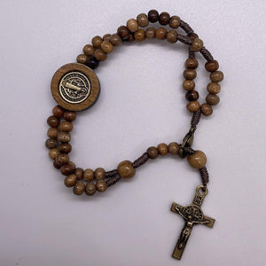 Pulsera Rosario san Benito en Madera