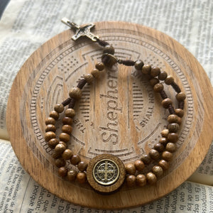 Pulsera Rosario san Benito en Madera